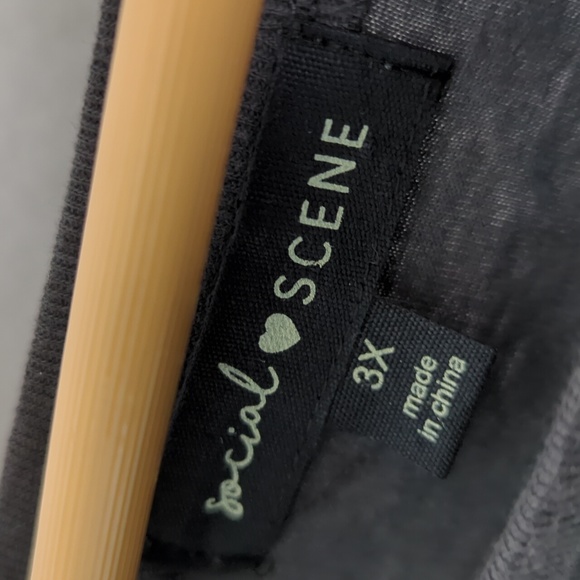 SOCIAL SCENE Women's 3X Relaxed Fit Slashed Rock & Roll Top - Picture 4 of 4